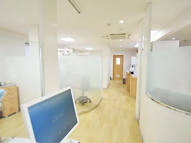 診療室はプライバシーに配慮されています