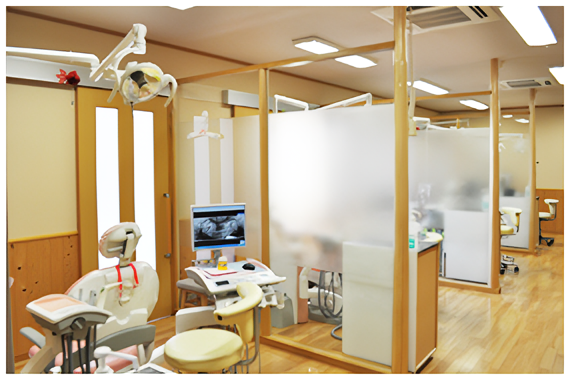 口腔内全体の健康を見守るケアを行っています。