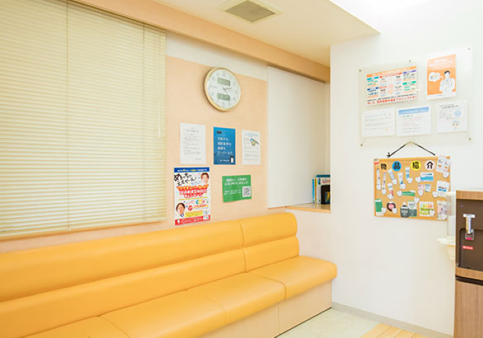 ①外観②受付③待合室