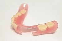 見た目への配慮も大切にしながら、患者様一人ひとりの状況に合わせた義歯治療を進めています