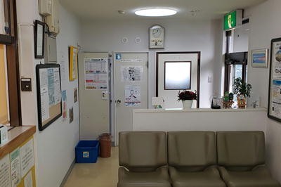 清潔に保たれている待合室です