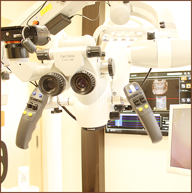 マイクロスコープにより精密な治療を行います