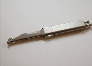 針のない注射器を用いた麻酔を行います