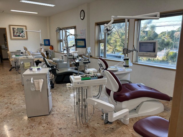 ①受付・待合室　②診療室　③診療室