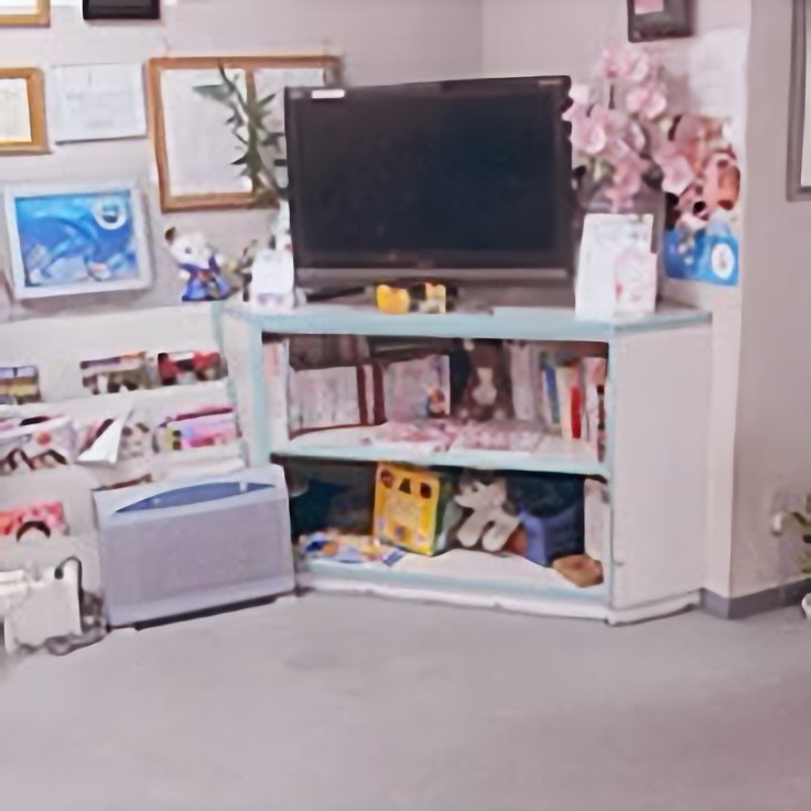 ①スロープ完備②受付③待合室