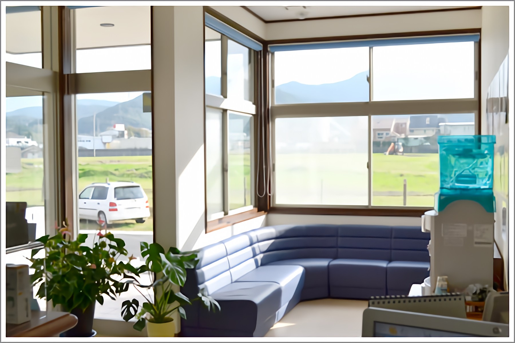 ①外観②受付③待合室