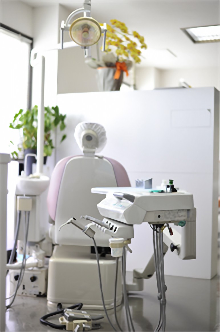 ①医院入口②待合室③診療室