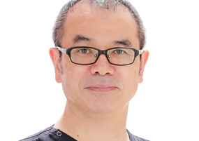 ①医院外観②院長