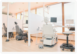 ①医院外観②診療室