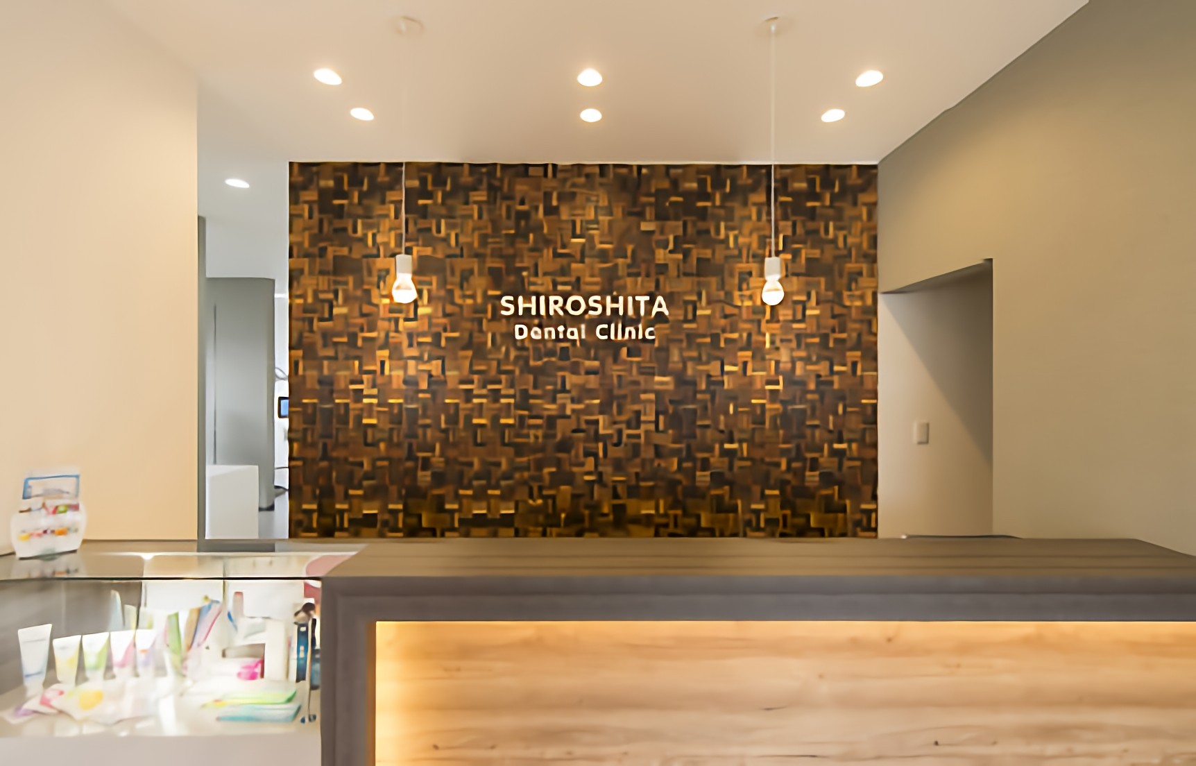 ①外観②受付③待合室