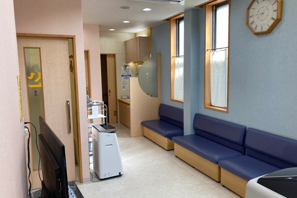 【楠根南町バス停 徒歩1分】インプラント経験30年以上で幅広い年代の診療に対応する今井歯科医院