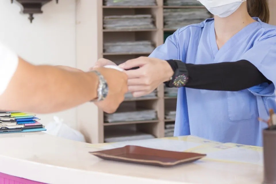 【県庁前駅・美栄橋駅 徒歩6分】患者様との信頼関係を大切に幅広い診療に対応する エム・エム歯科クリニッ