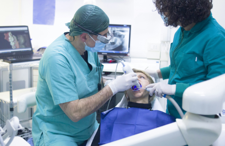 医術と信念が息づく精密インプラント治療