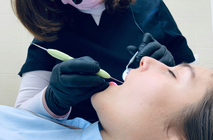 白く美しい歯で笑顔に自信を持つために