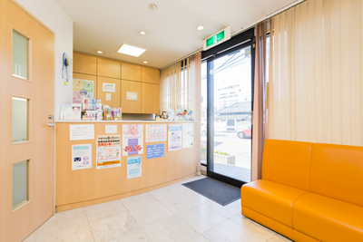 ①外観②受付③診療室