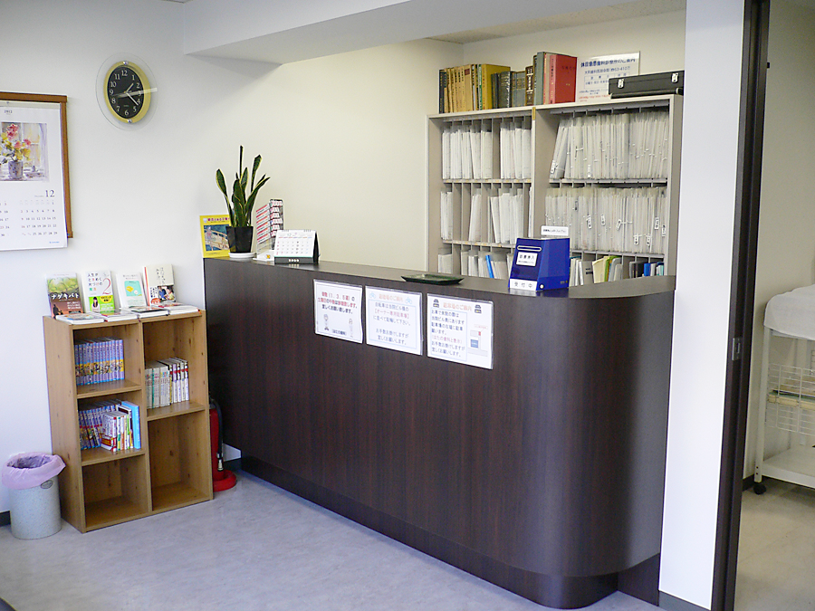 【中央林間駅 西口から徒歩5分】【歯周病治療と入れ歯治療に注力】【地域密着の温かい診療】患者の笑顔を支える「はたの歯科医院」