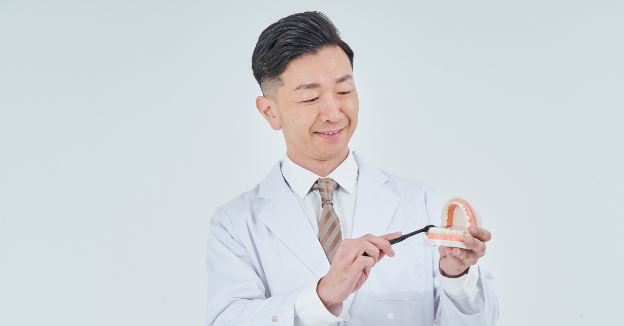 歯ブラシの正しい方法をアドバイスします。