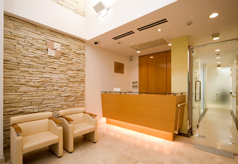 ①外観②受付③待合スペース