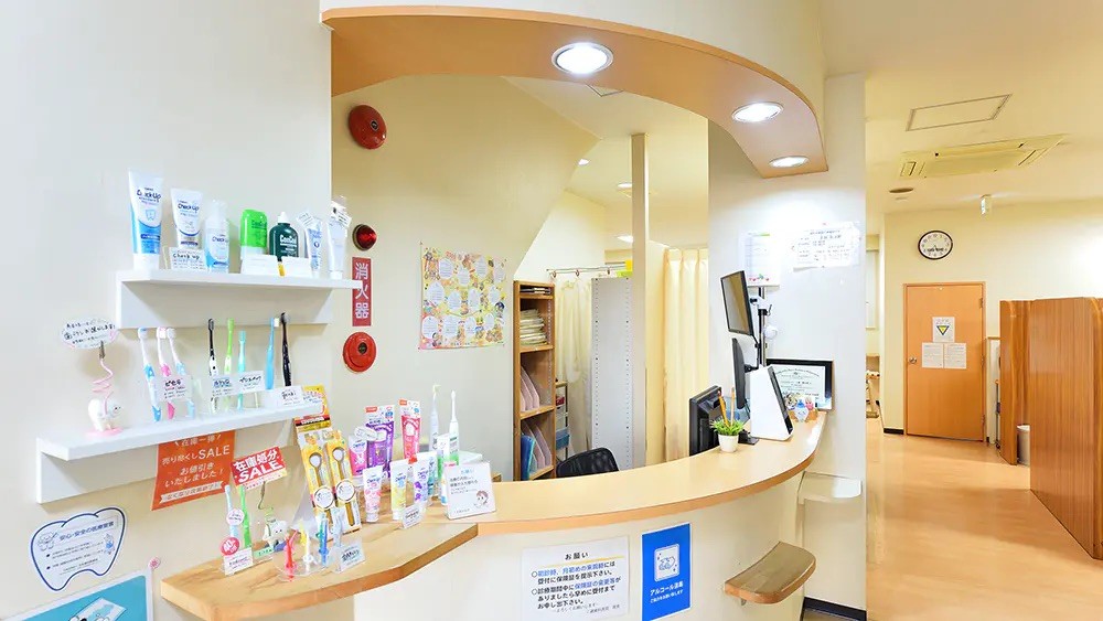 ①医院外観②受付③待合室