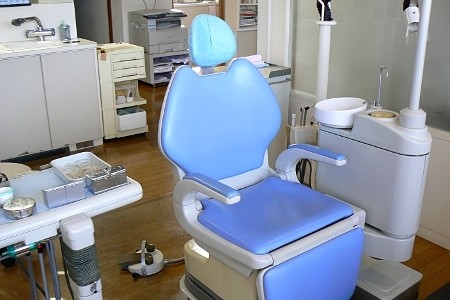 ①外観②受付③診療室