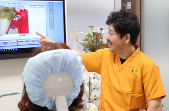 定期的なメンテナンスや、歯科衛生士による専門的なクリーニング（PMTC）を提供しています