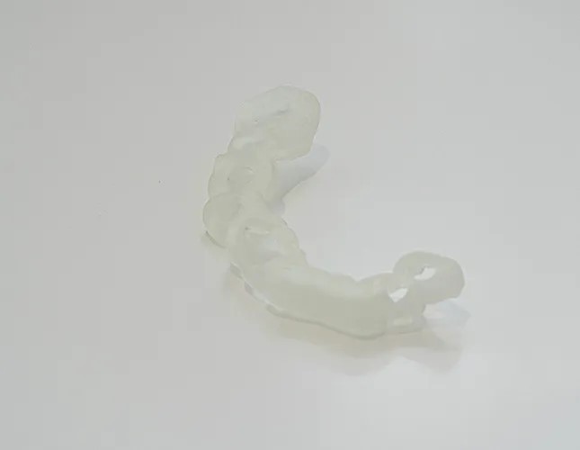 サージカルガイドというオペに用いられるマウスピースです