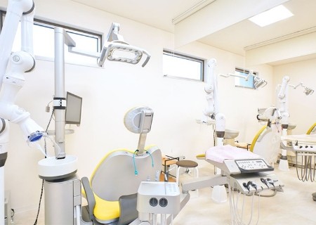 ①外観②受付③診療室