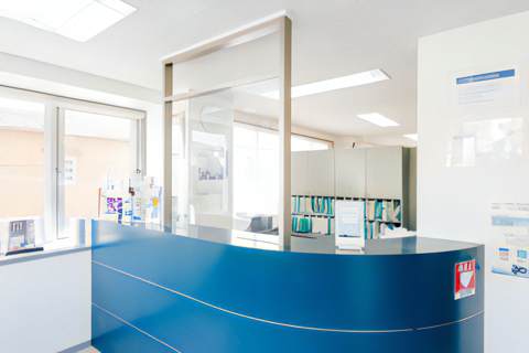 【船堀駅 北口より徒歩17分】【日本臨床歯周病学会認定医・日本臨床歯周病学会歯周インプラント認定医・日本顎咬合学会認定医在籍】患者様を笑顔にする治療を提供するうめむら歯科医院