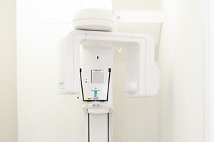 お口の中全体のレントゲンや顎関節を断層で撮影します
