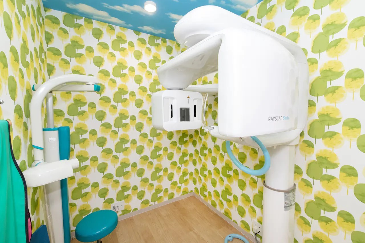 CTによって歯や顎の骨の状態を最初に調べます