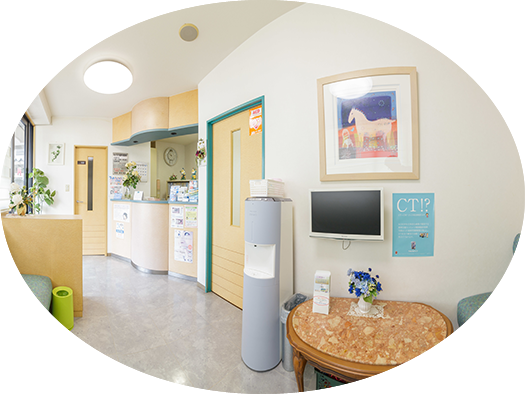 ①院内風景 ②チャイルドルーム ③受付