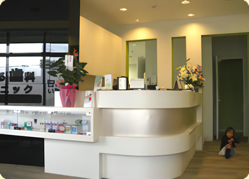 【土日診療対応】【草加駅徒歩10分】気持ちの良い対応やわかりやすい説明、丁寧な治療を心がける「みつる歯科クリニック」