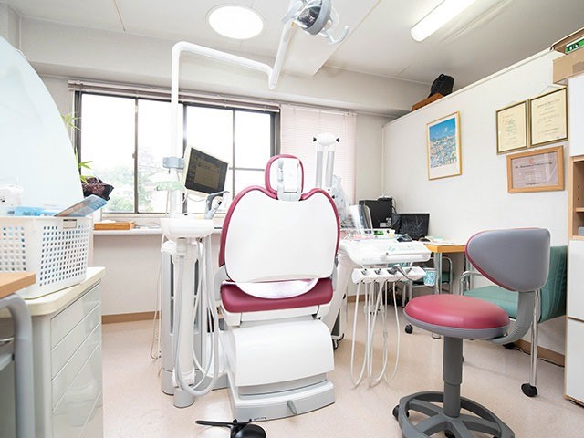 自動化機器を使って、安全かつスピーディーに根管治療を実施