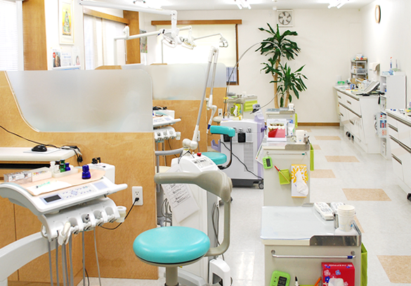 ①入口②外観③診療室