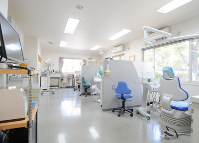 【桂木2丁目バス停徒歩2分】幅広い専門性と先端設備で義歯や一般診療に対応するたかひら歯科