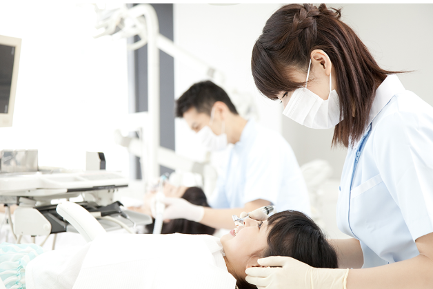 患者様のお口の健康を守り、一生涯快適に噛める環境を整えるお手伝いをしています