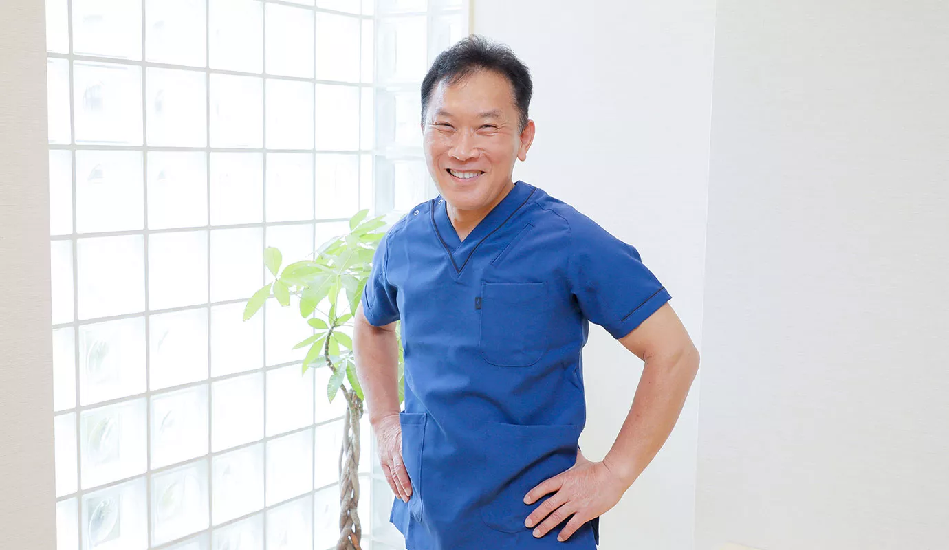 院長の新井 伸治（あらい しんじ）