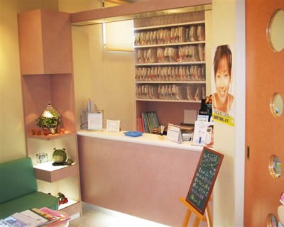 ①外観②受付③診療室