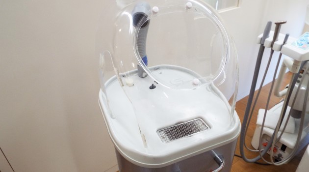 高圧蒸気滅菌器を活用し治療器具を衛生管理しています