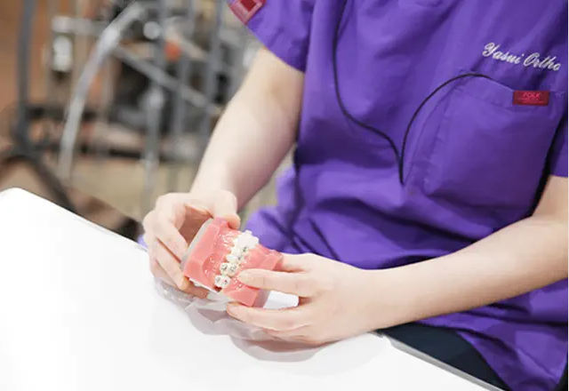 ①クリニック外観②診療③診療