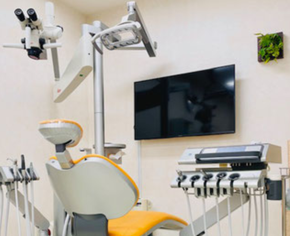 ①診療室②歯科用機器③歯科用ライト