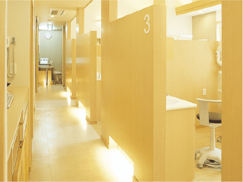 高度な技術と丁寧なケアで実現する、自然な噛み心地と美しい笑顔