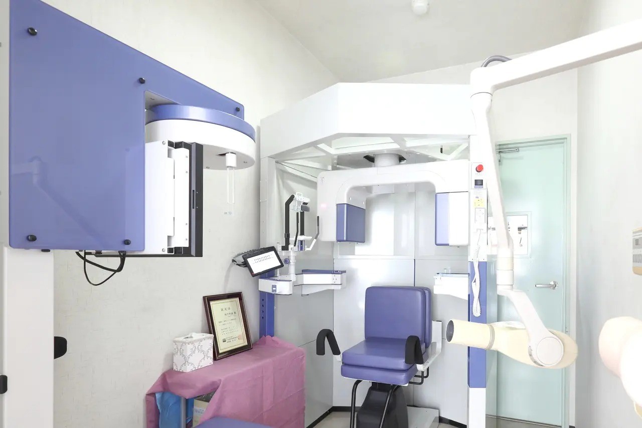 ①医院外観②診療の様子③レントゲン室