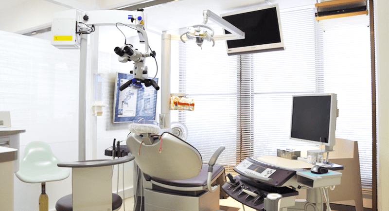 ①診察室②診療チェア③ブラッシングコーナー