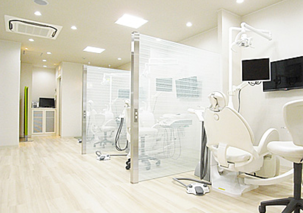 ①外観②受付③治療室