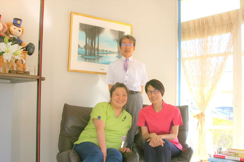 日本歯周病学会の専門医と日本臨床歯周病学会の認定衛生士がいる歯周病の専門集団です（主に自費診療）