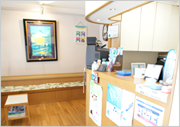 虫歯予防のため、フッ素塗布やブラッシング指導を行い、歯の健康を守るサポートをしています