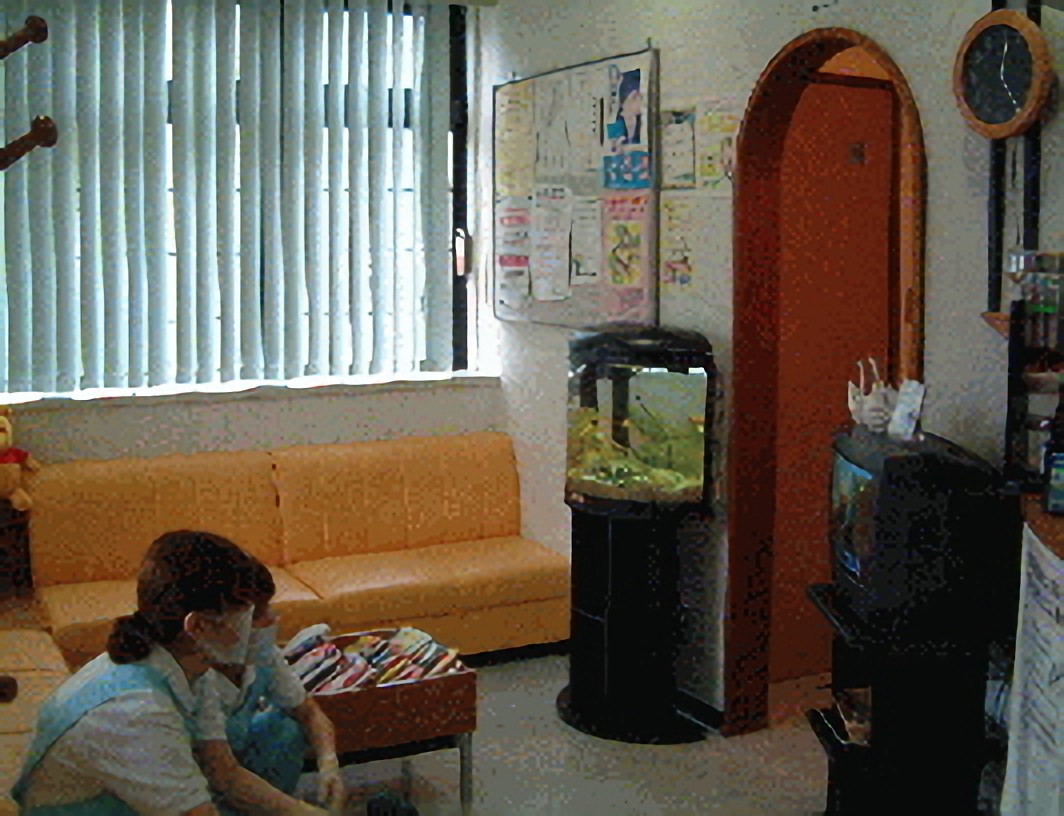 ①外観②待合室③診察室