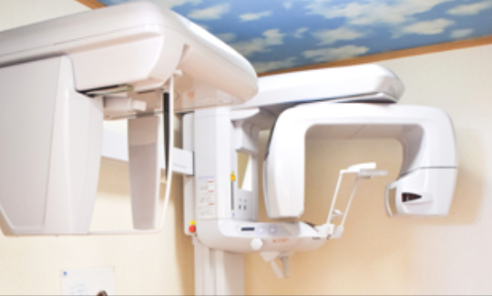 ①診療室　②デジタルレントゲン　③治療器具