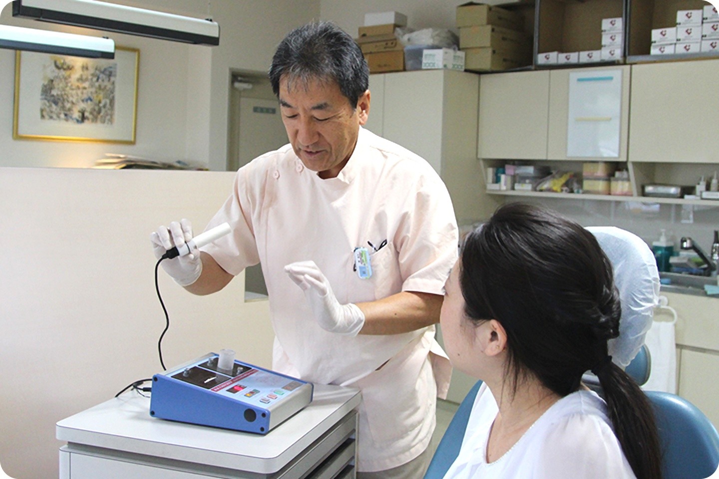 お口の状態やご希望を丁寧に確認しながら、一人ひとりに適した入れ歯を提案しています。